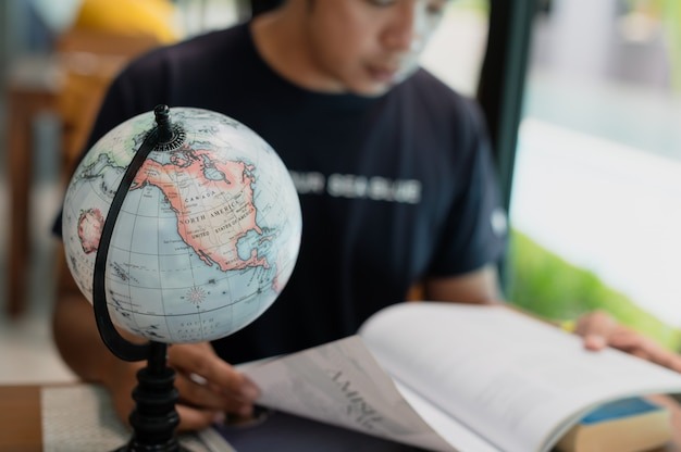 Strategi Menulis Jurnal Nasional dengan Bahasa yang Akademik