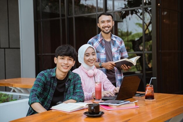 Cara Menjadi Mahasiswa Berprestasi di Kampus